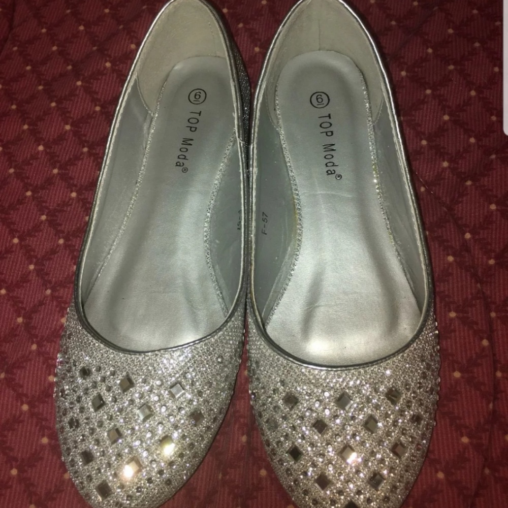 Silver flat shoes